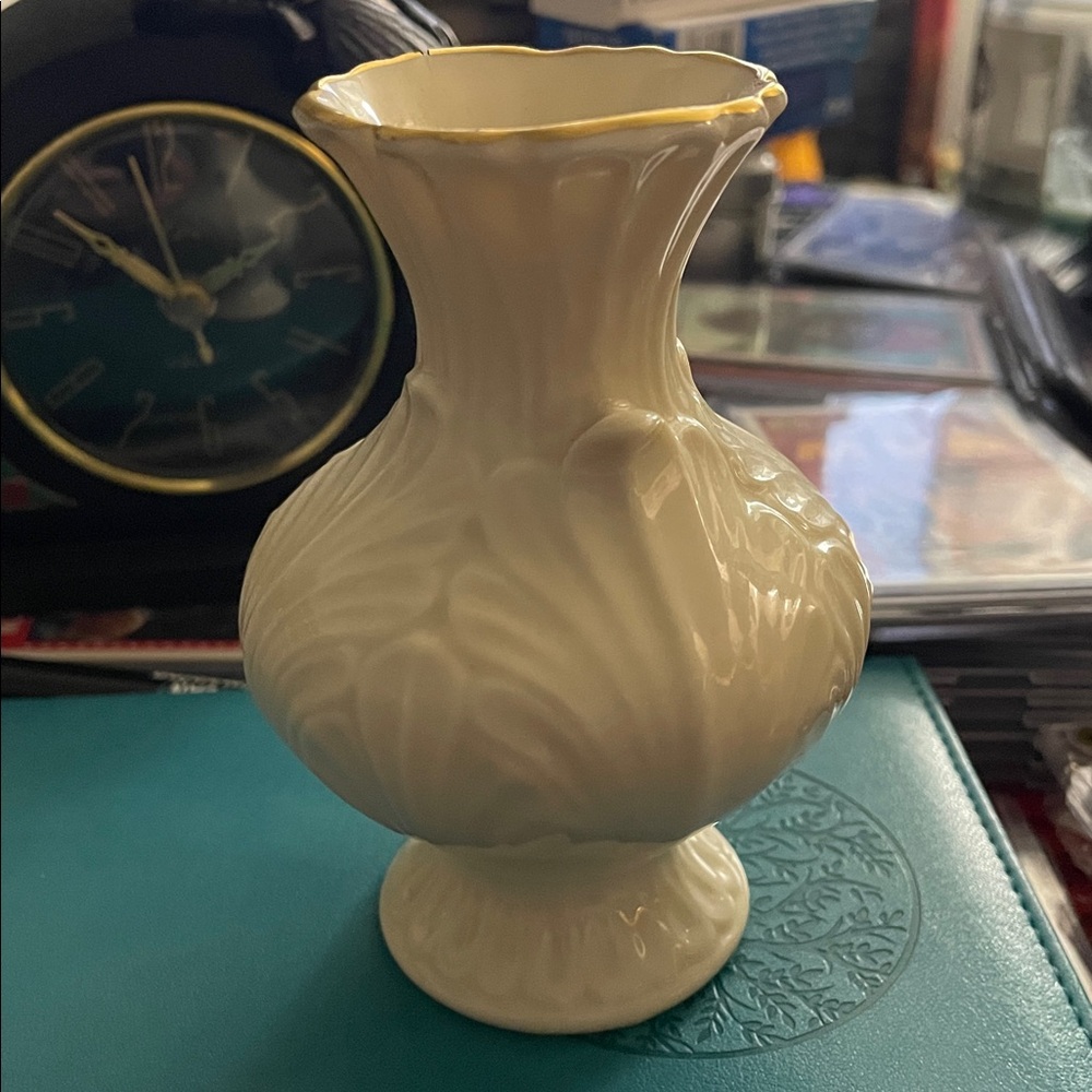 Lenox Small Vase 4.5" Ivory Leafy Design Hand Decorated 24K Gold Made in USA